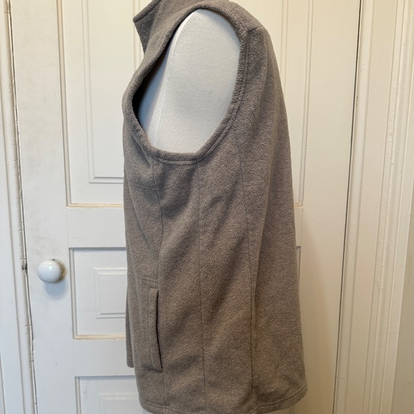 Men's Fleece Vest L Grey Zip Pockets Croft and Barrel NEW - Picture 10 of 11